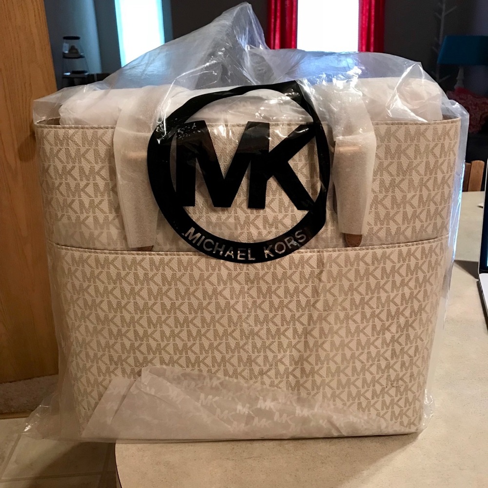 Authentic Michael Kors Bradford large pocket tote